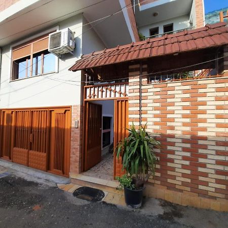 Villa 53 Тирана Екстериор снимка