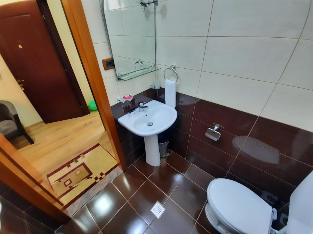 Villa 53 Тирана Екстериор снимка